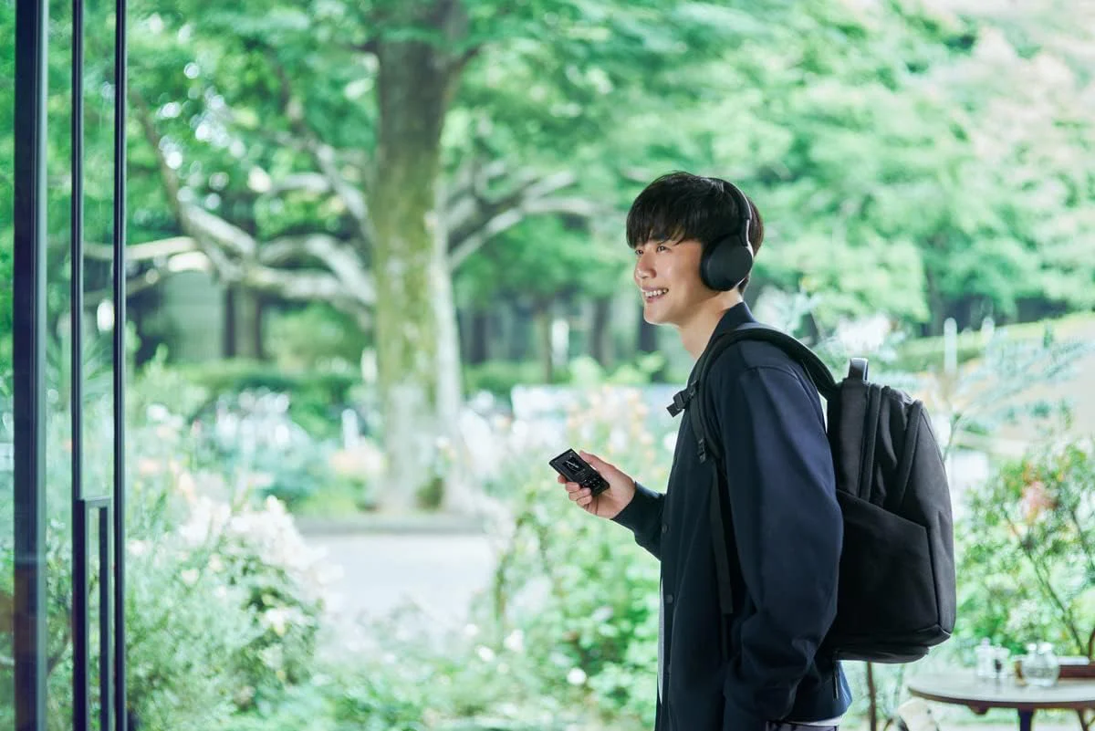 Sony NW-A306 Walkman 32GB Hi-Res Portable Digital Music Player with Android, up to 36 Hour Battery, Wi-Fi & Bluetooth and USB Type-C (Refurbished) - Image 3